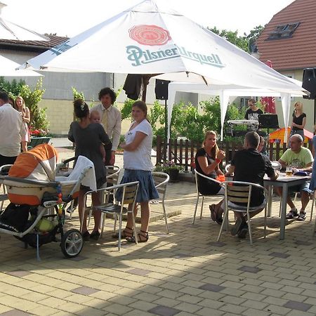 Třebíz Hotel Pod Sluncem מראה חיצוני תמונה